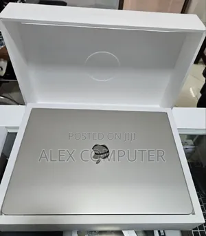 Photo - New Laptop Apple MacBook Air 2022 M2 8GB Apple M2 SSD 256GB