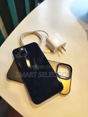 Photo - Apple iPhone 13 128 GB Black