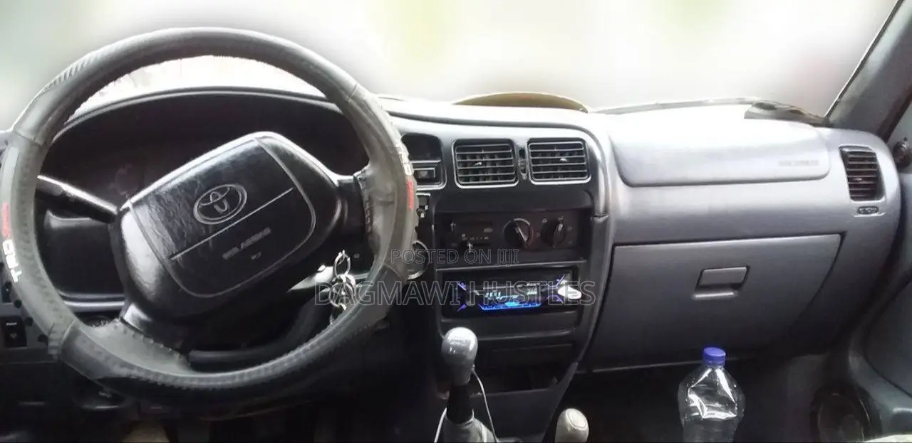 Toyota Hilux 1999 Green