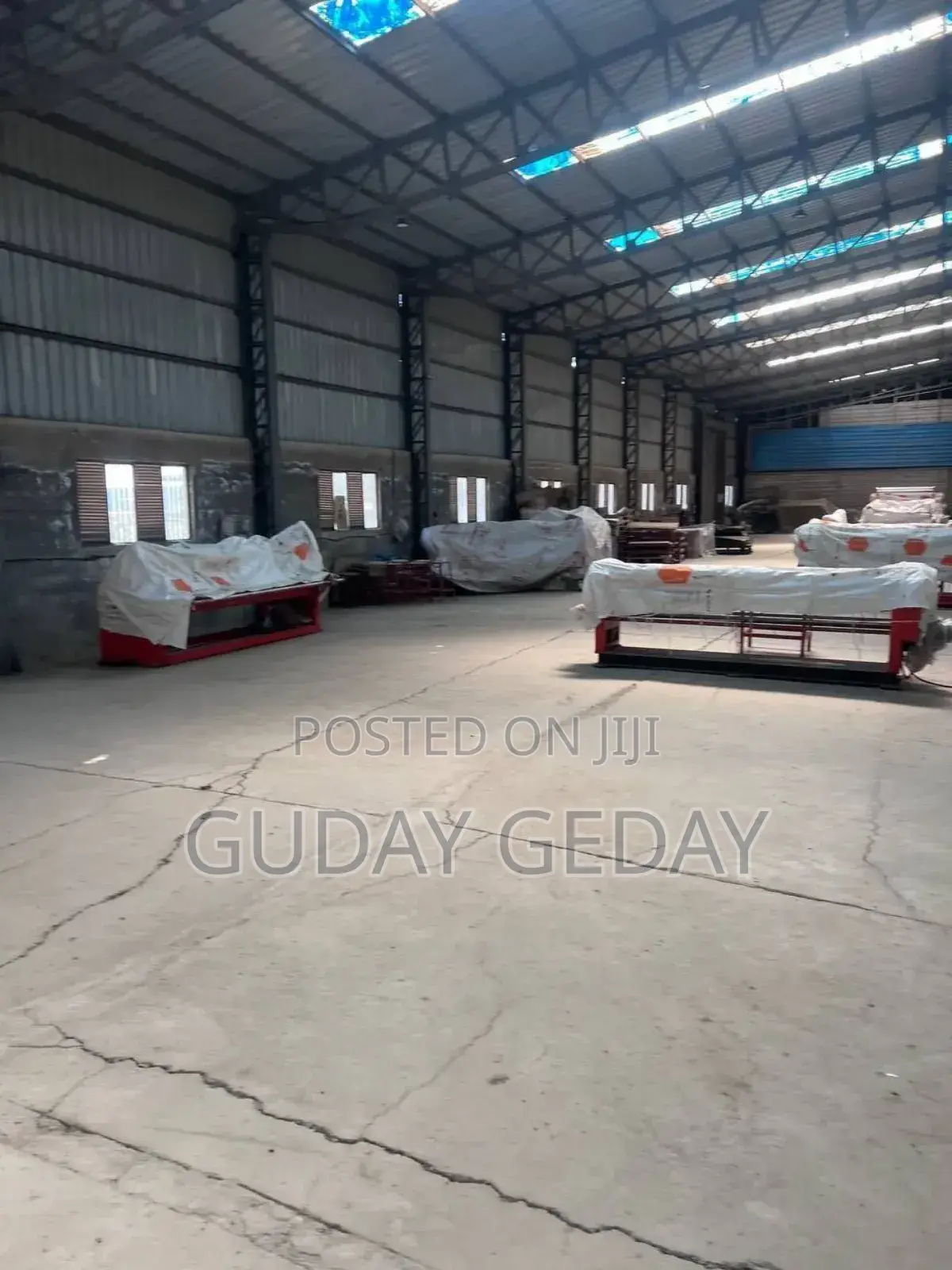 የሚሸጥ መጋዘን ከነ ማሽኑ