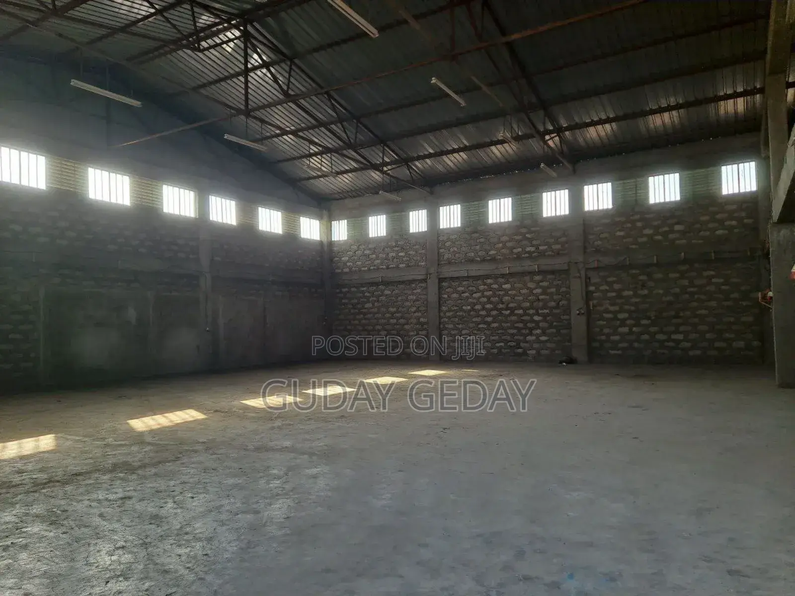 የሚሸጥ መጋዘን ከነ ማሽኑ