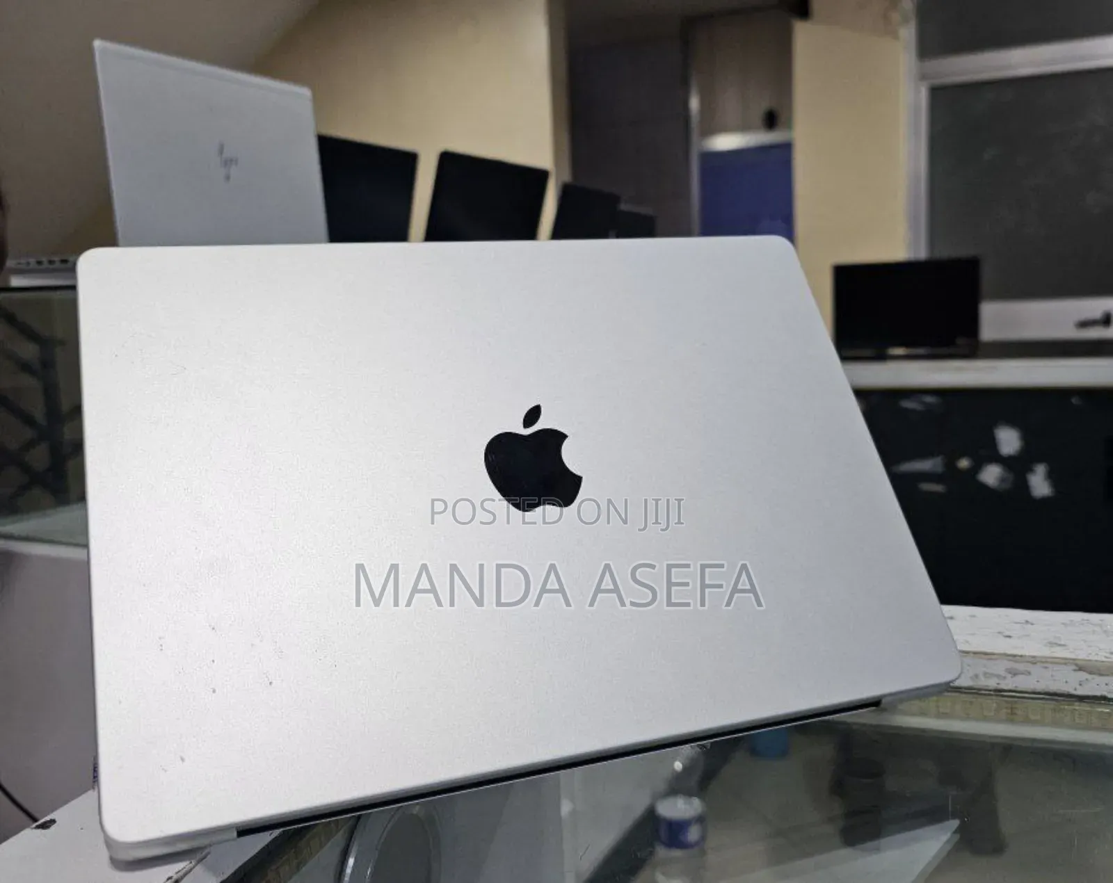 New Laptop Apple MacBook Pro 8GB Apple M3 SSD 512GB