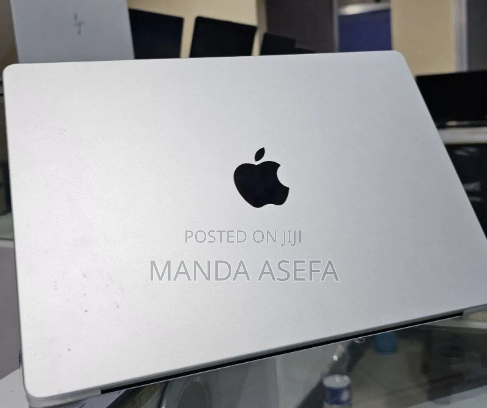 New Laptop Apple MacBook Pro 8GB Apple M3 SSD 512GB