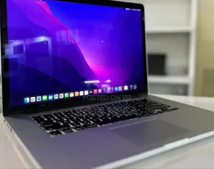 New Laptop Apple MacBook Pro 2015 16GB Intel Core I7 SSD 256GB