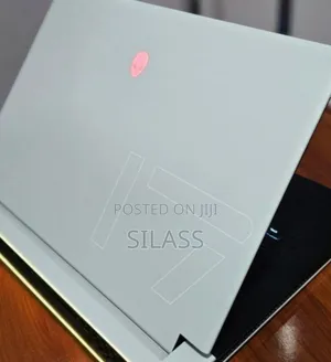 New Laptop Alienware M17x R2 16GB Intel Core I7 SSD 1T