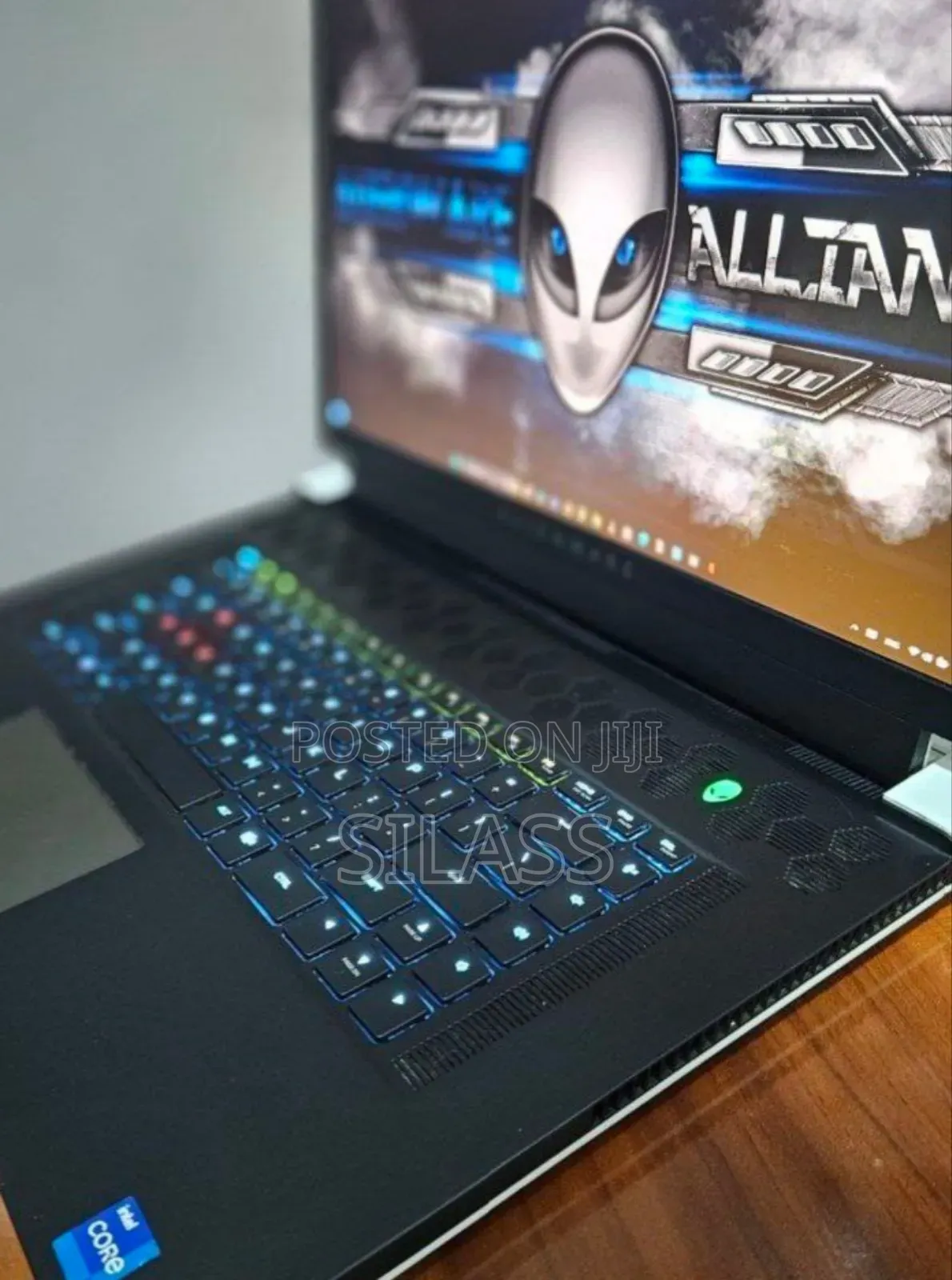 New Laptop Alienware M17x R2 16GB Intel Core I7 SSD 1T