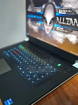 New Laptop Alienware M17x R2 16GB Intel Core I7 SSD 1T