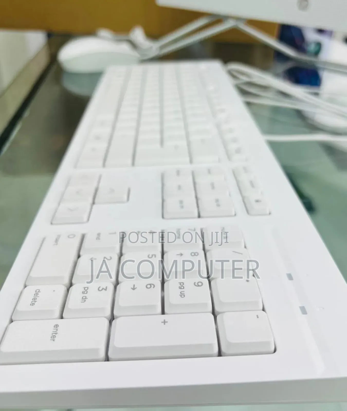 New HP 200 G4 22 All-in-One 8GB Intel Core I7 SSD 512GB