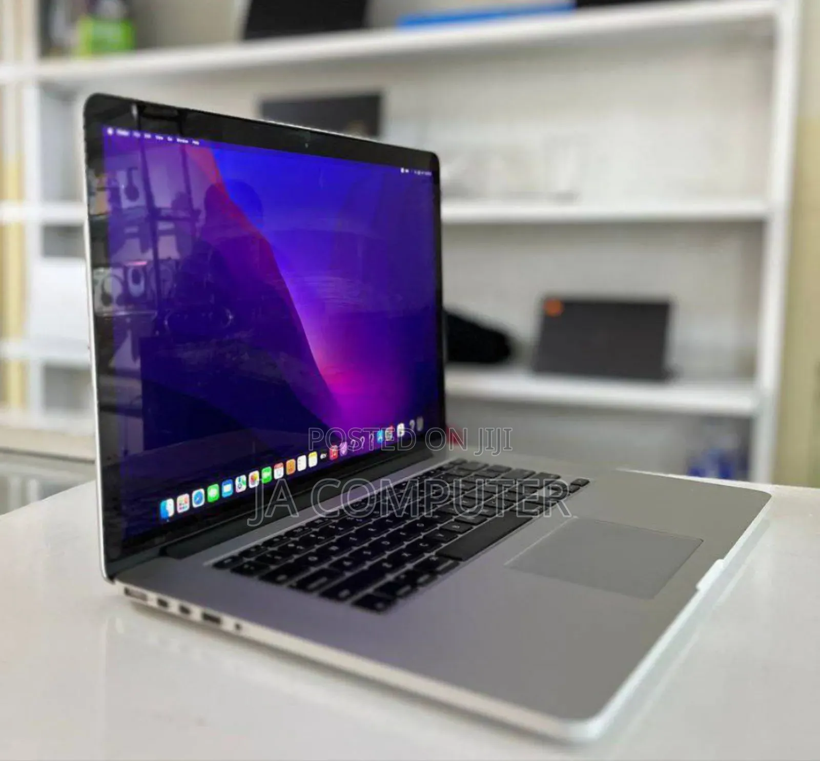 New Laptop Apple MacBook Pro 2015 16GB Intel Core I7 SSD 256GB