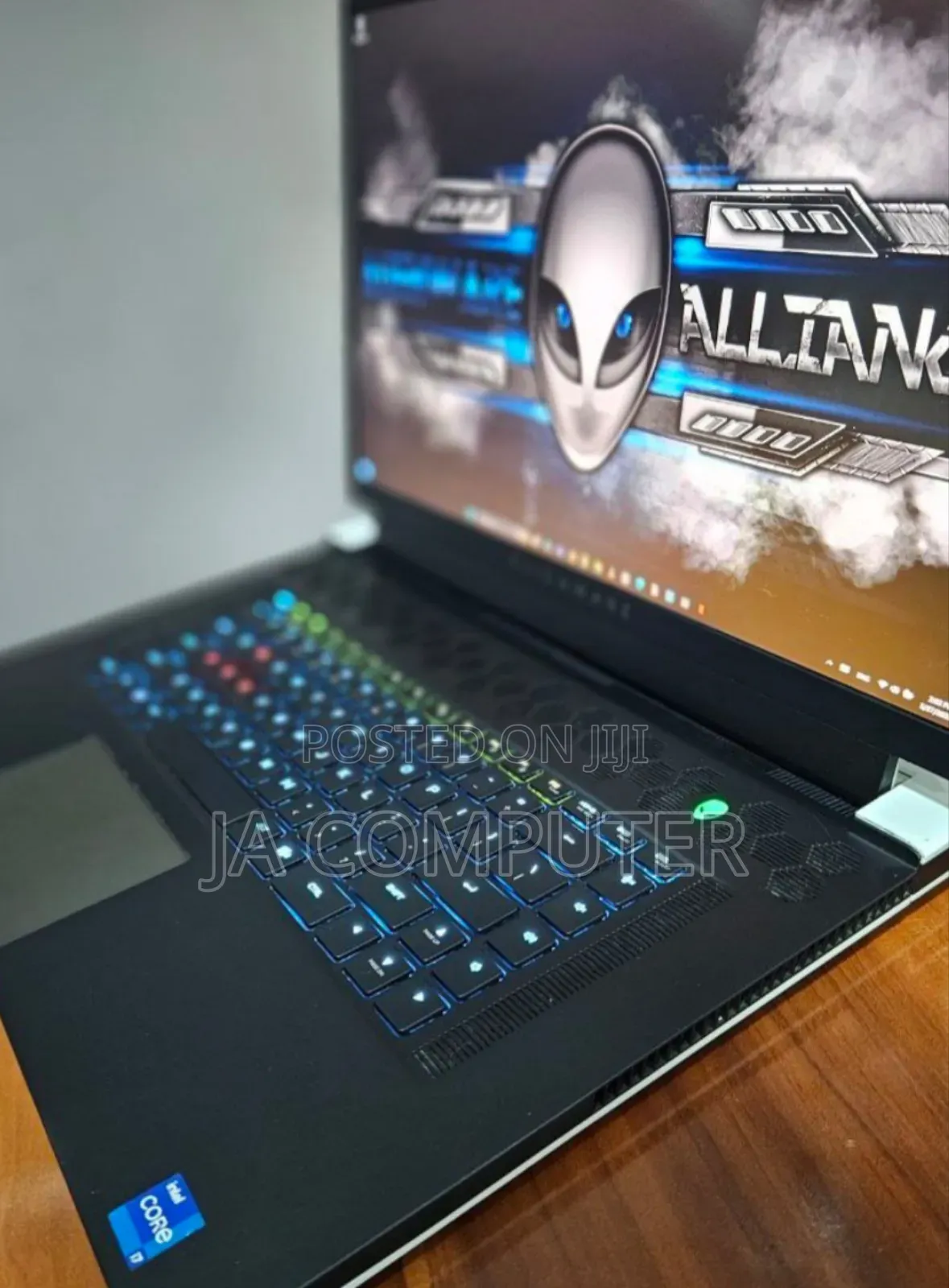 New Laptop Alienware M17x R2 16GB Intel Core I7 SSD 1T