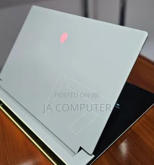 New Laptop Alienware M17x R2 16GB Intel Core I7 SSD 1T