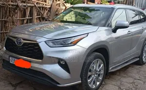 Photo - Toyota Highlander 2022 Gray