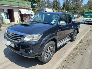 Photo - Toyota Hilux 2014 Black