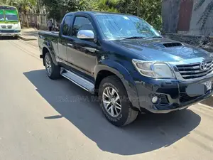 Toyota Hilux 2014 Black