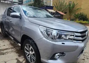 Toyota Hilux 2018 Silver