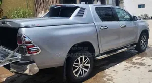Toyota Hilux 2018 Silver