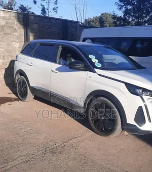 Peugeot 5008 2021 White