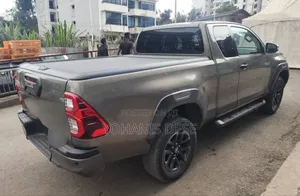 Toyota Hilux 2022 Gray