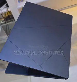 New Laptop Asus ZenBook UX330UA 16GB Intel Core I7 SSD 512GB