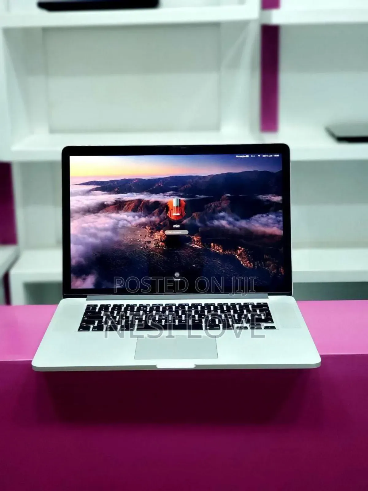 New Laptop Apple MacBook Pro 2017 16GB Intel Core I7 SSD 256GB