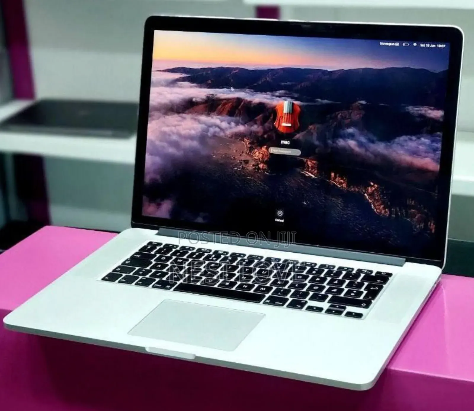 New Laptop Apple MacBook Pro 2017 16GB Intel Core I7 SSD 256GB