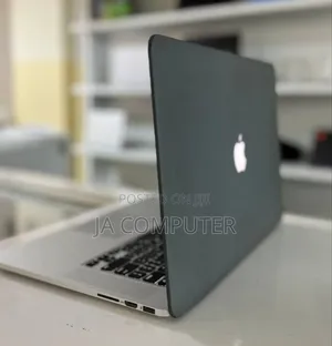 New Laptop Apple MacBook Pro 2015 16GB Intel Core I7 SSD 256GB