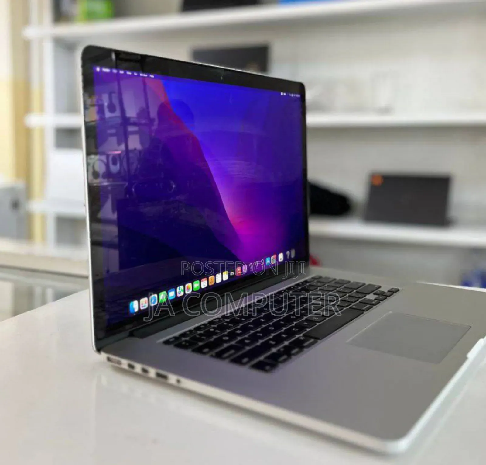 New Laptop Apple MacBook Pro 2015 16GB Intel Core I7 SSD 256GB
