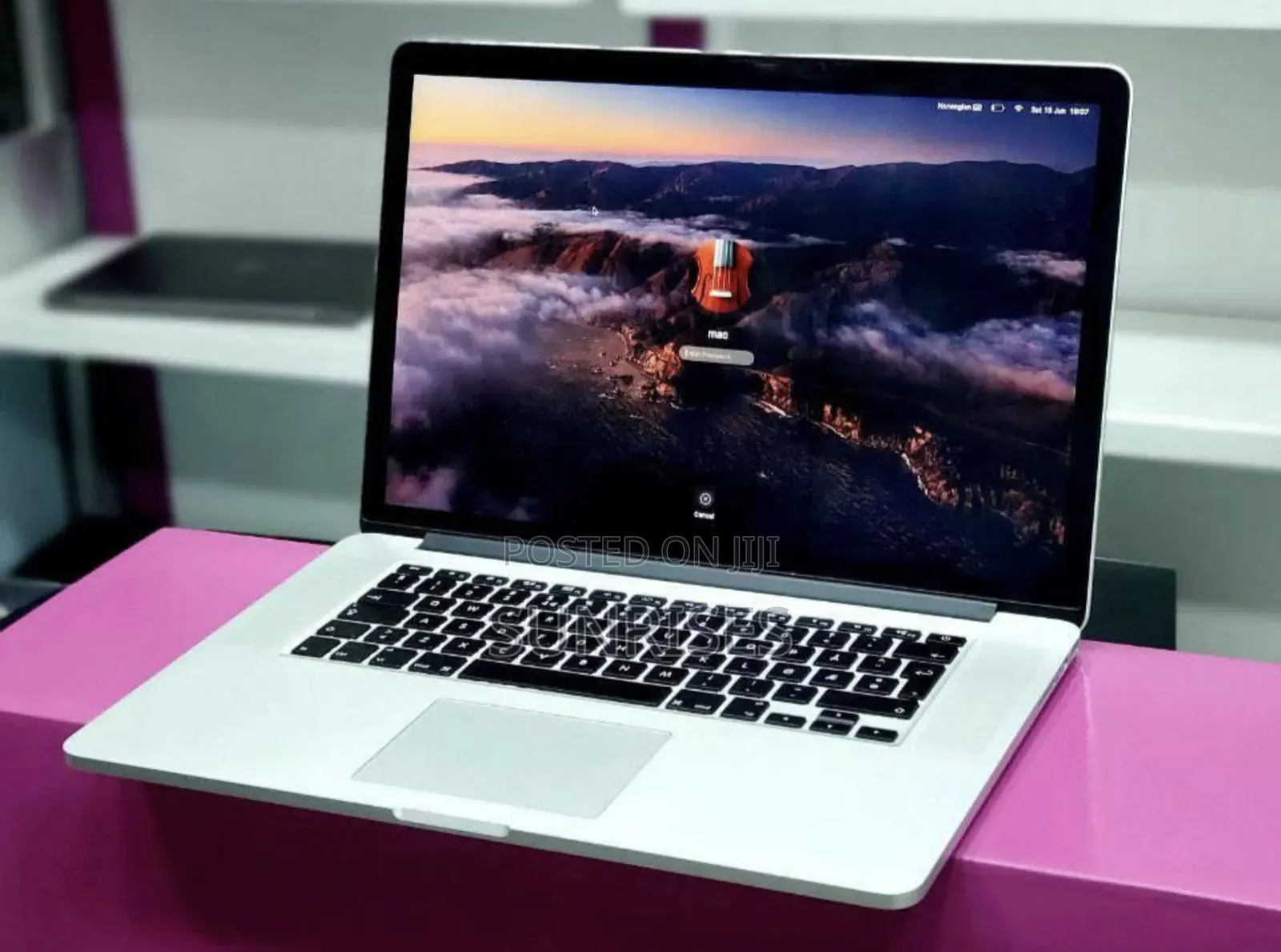 New Laptop Apple MacBook Pro 2015 16GB Intel Core I7 SSD 256GB