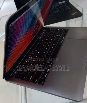 New Laptop Apple MacBook Pro 2018 8GB Intel Core I5 SSD 512GB