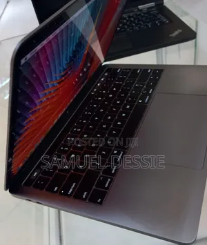 New Laptop Apple MacBook Pro 2018 8GB Intel Core I5 SSD 512GB