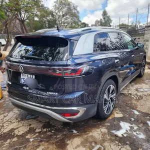 Photo - Volkswagen ID.6 2023 White