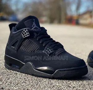 Black Cat Jordan 4