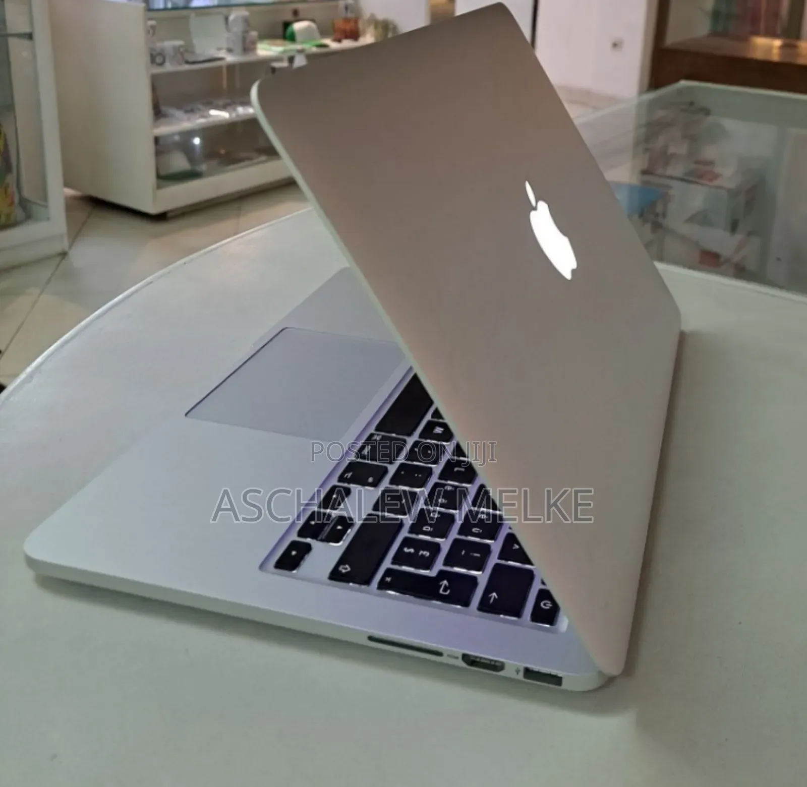 New Laptop Apple MacBook Pro 2015 8GB Intel Core I5 SSD 256GB