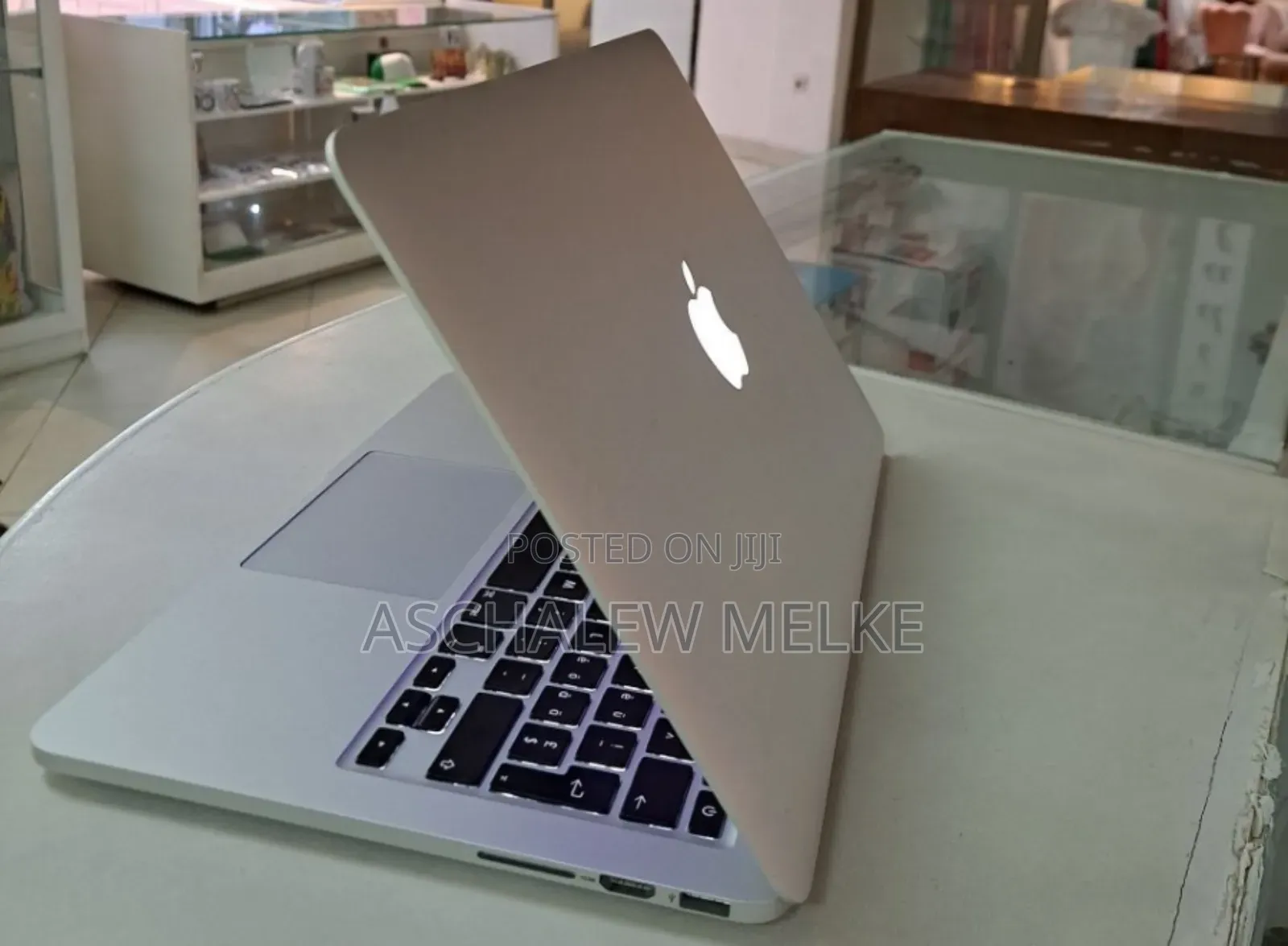 New Laptop Apple MacBook Pro 2015 8GB Intel Core I5 SSD 256GB