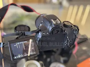 Canon 700d Camera With 18-55mm Slightly Used