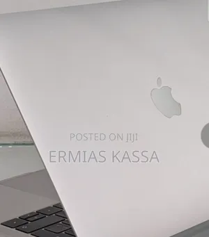 New Laptop Apple MacBook Pro 2017 8GB Intel Core I5 SSD 256GB