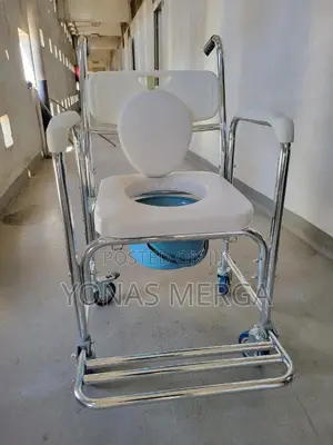 Photo - Commode Chair Is Equipped With 4 Universal Wheels፵嵌toilet
