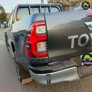 Toyota Hilux 2023 Blue