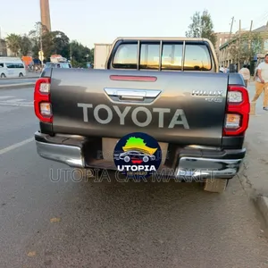 Toyota Hilux 2023 Blue
