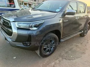 Toyota Hilux 2023 Blue