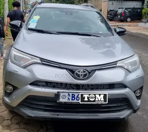 Photo - Toyota RAV4 2018 Silver