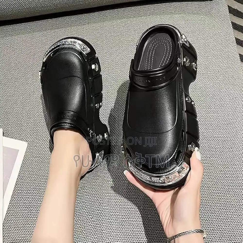 Women’S Stylish Chunky ‘Triple Black’ Slides Crocs Shoes
