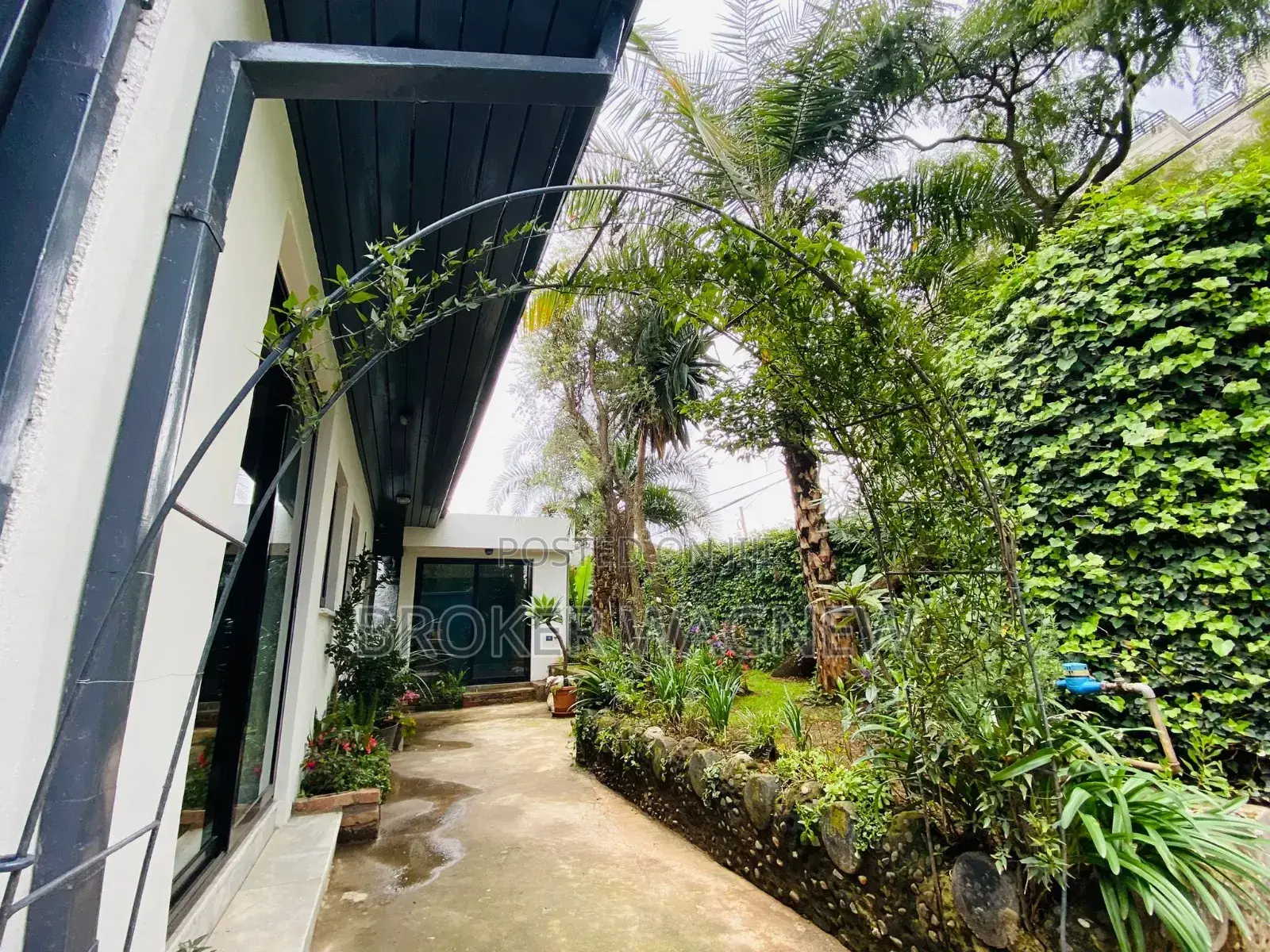 Furnished 3bdrm House in Bole for rent