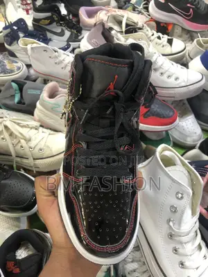 Air Jordan 1 High Black | Shine