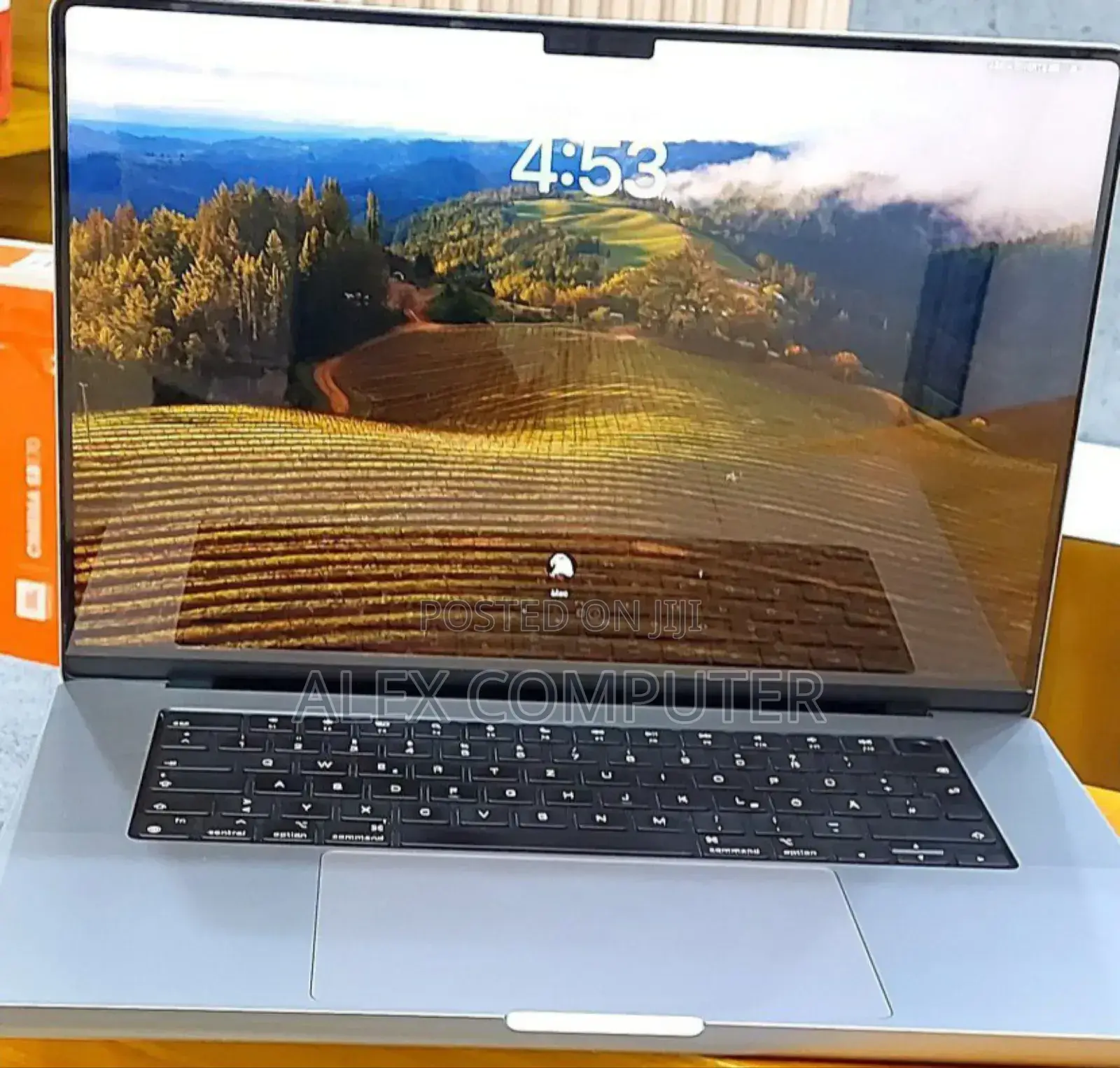 New Laptop Apple MacBook Pro M1 16GB Apple M1 Pro SSD 1T