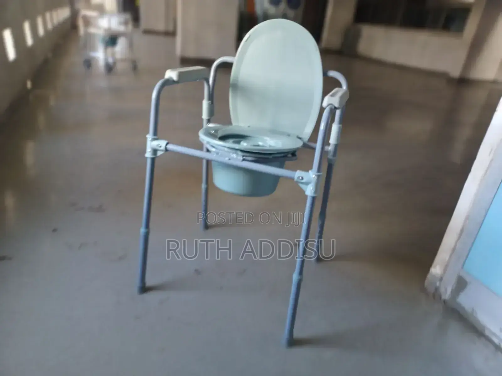 Commode Chair የአዋቂ ተንቀሳቃሽ ፖፖ