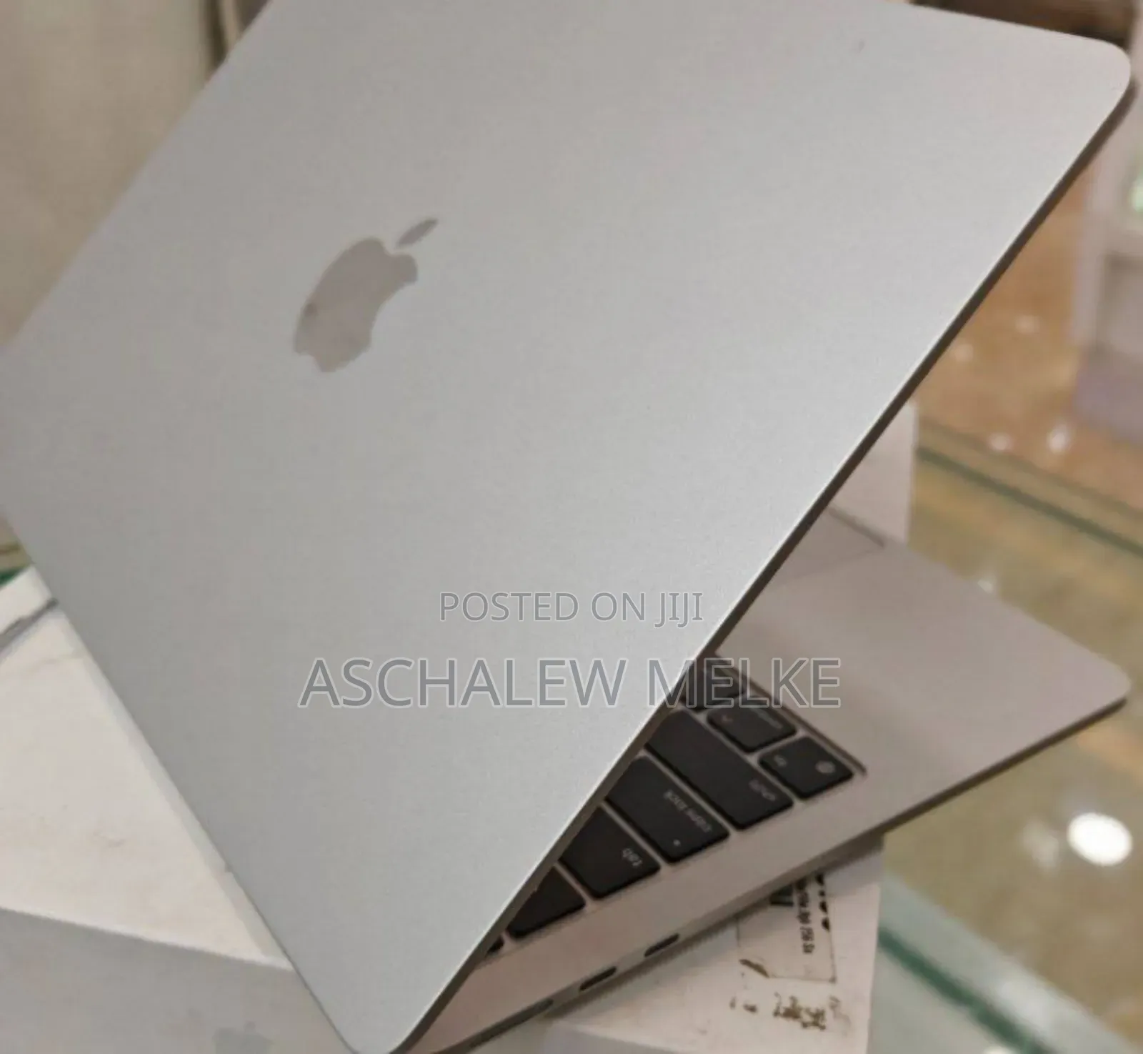 New Laptop Apple MacBook Air 2022 M2 8GB Apple M2 SSD 256GB