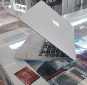 New Laptop Apple MacBook Pro 2015 16GB Intel Core I5 SSD 512GB