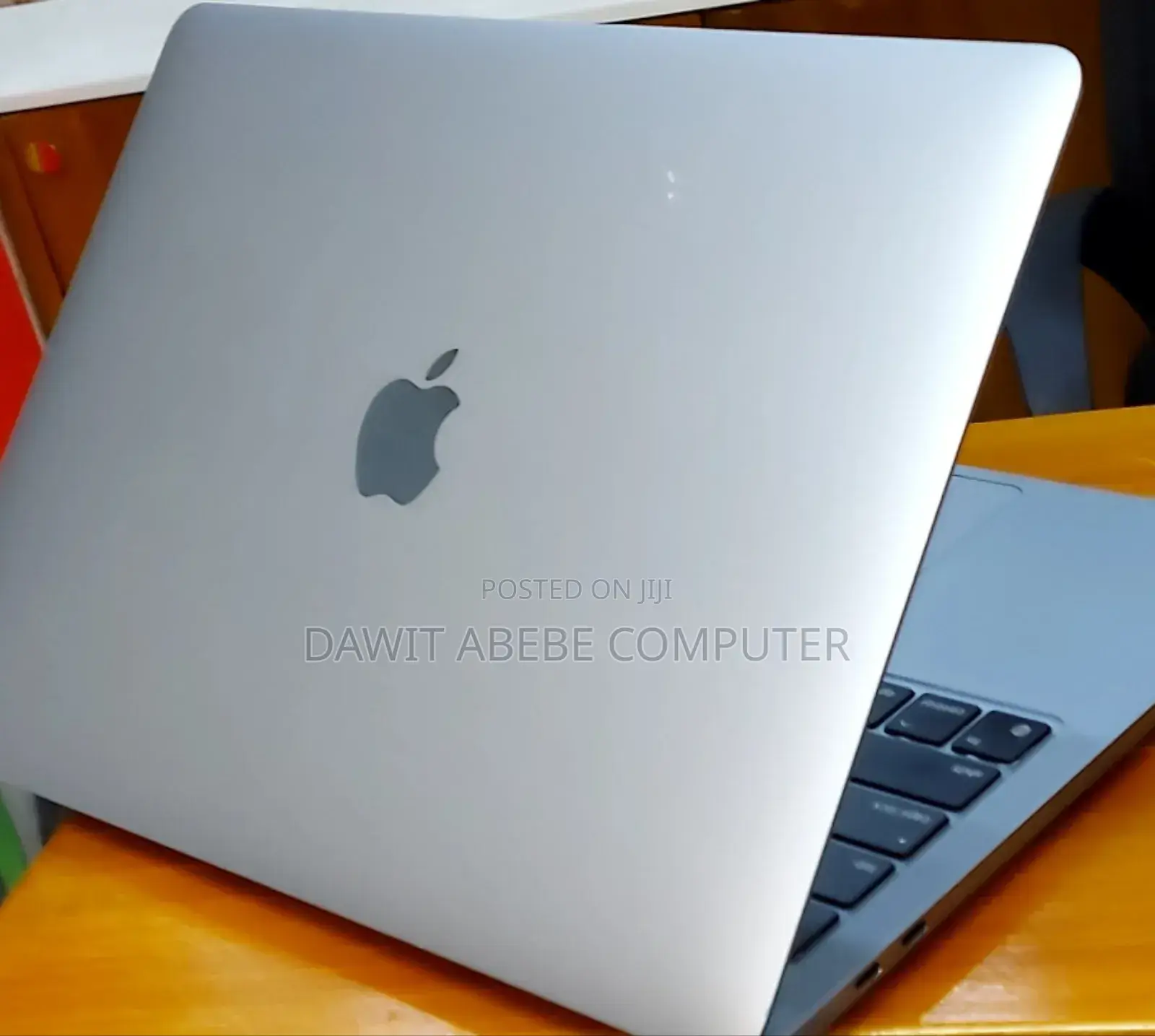 New Laptop Apple MacBook Air 2022 M2 8GB Intel Core I5 SSD 256GB
