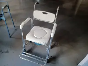 ተንቀሳቃሽ ባለ ፖፖ ወንበር Commode Portable Chair43commode Chair New